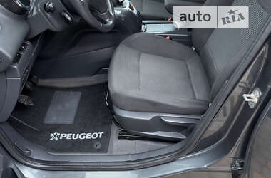 Мікровен Peugeot 5008 2011 в Сваляві