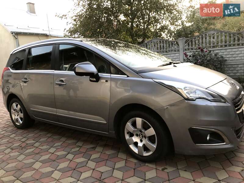 Микровэн Peugeot 5008 2015 в Львове