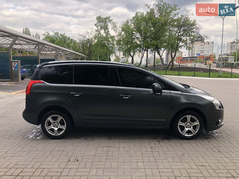 Мікровен Peugeot 5008 2011 в Києві
