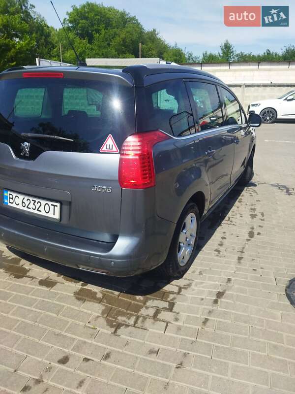 Мікровен Peugeot 5008 2011 в Стрию