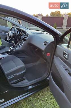 Мікровен Peugeot 5008 2013 в Стрию