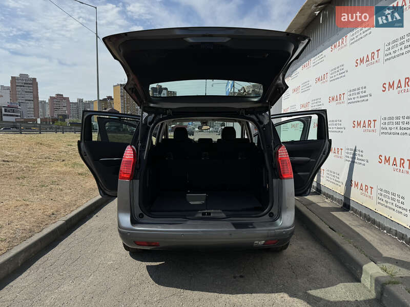 Микровэн Peugeot 5008 2011 в 