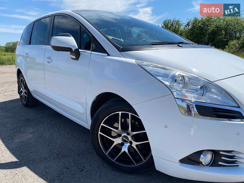 Микровэн Peugeot 5008 2013 в Львове