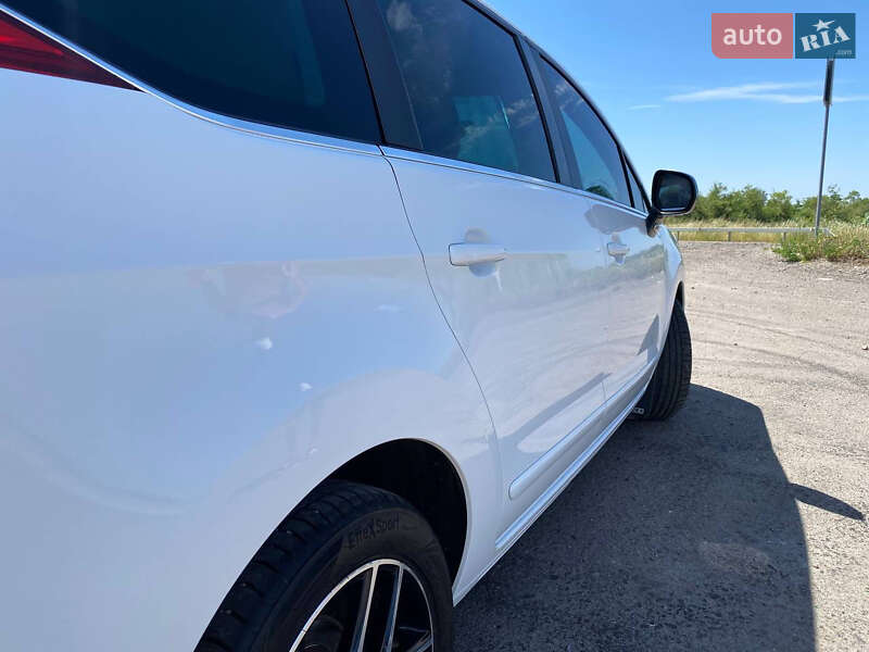 Микровэн Peugeot 5008 2013 в Львове