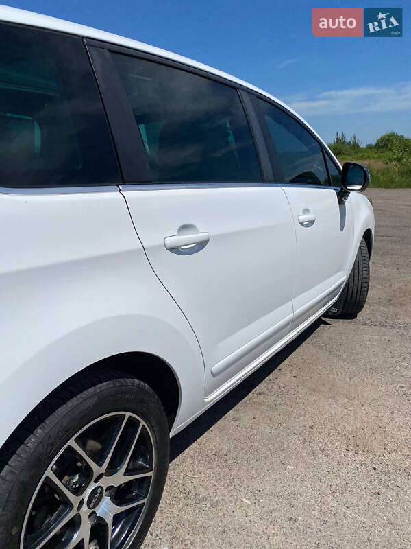 Микровэн Peugeot 5008 2013 в Львове