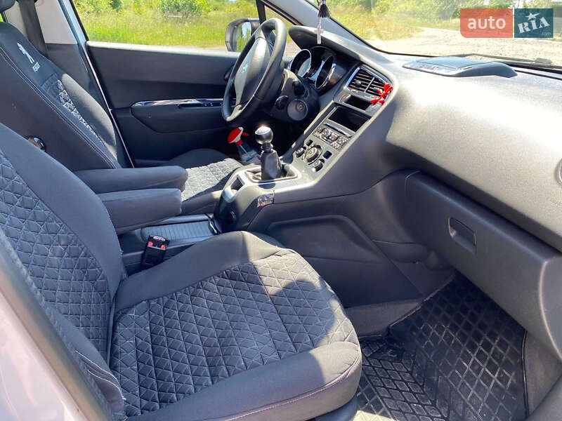 Микровэн Peugeot 5008 2013 в Львове