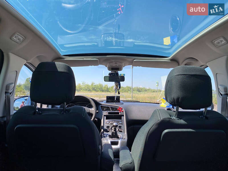 Микровэн Peugeot 5008 2013 в Львове