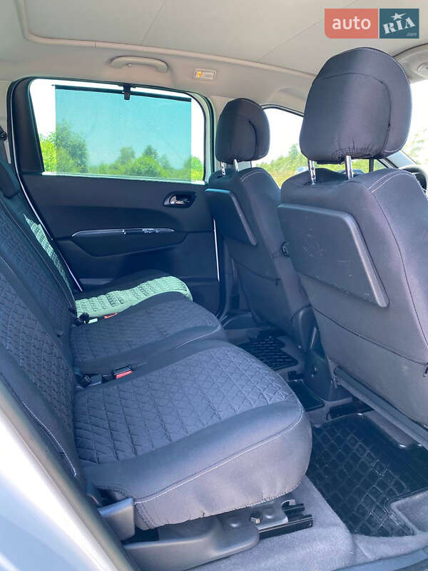 Микровэн Peugeot 5008 2013 в Львове