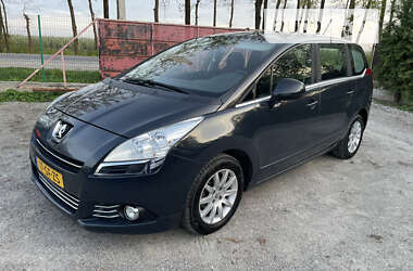 Микровэн Peugeot 5008 2011 в Городке