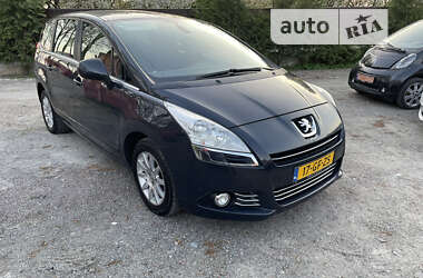 Микровэн Peugeot 5008 2011 в Городке