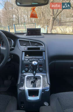 Мікровен Peugeot 5008 2011 в 