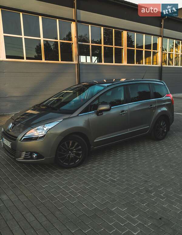 Peugeot 5008 2011