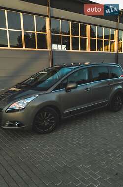 Микровэн Peugeot 5008 2011 в 