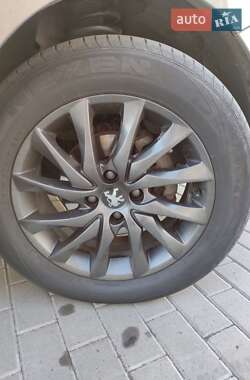 Микровэн Peugeot 5008 2011 в 