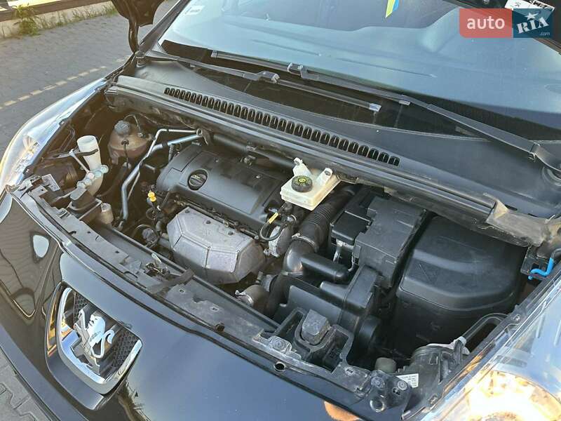 Мікровен Peugeot 5008 2011 в Рожище