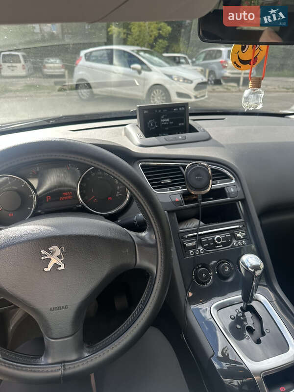 Микровэн Peugeot 5008 2015 в Киеве