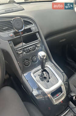 Микровэн Peugeot 5008 2015 в Киеве