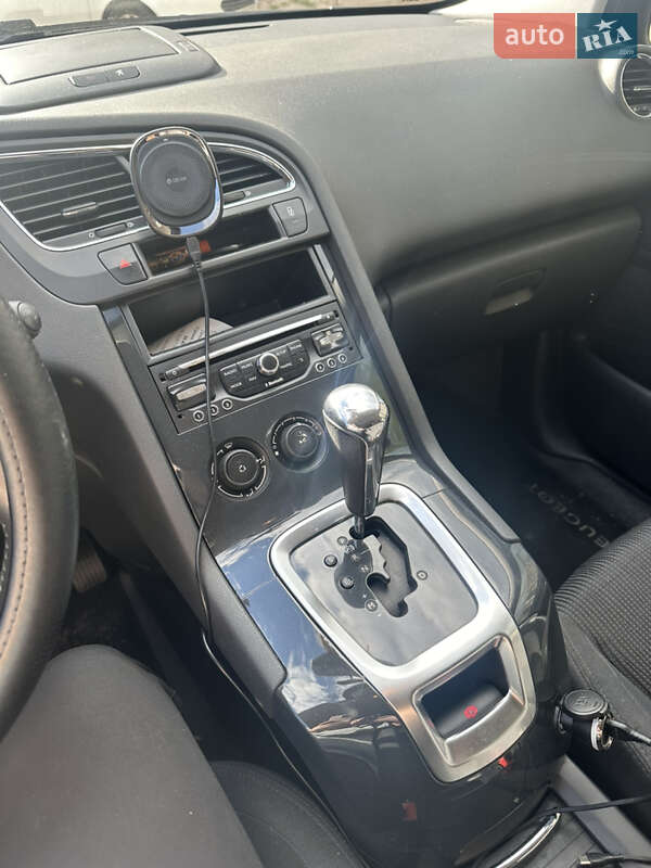 Микровэн Peugeot 5008 2015 в Киеве