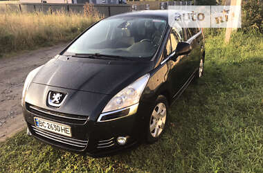 Мікровен Peugeot 5008 2012 в Комарному