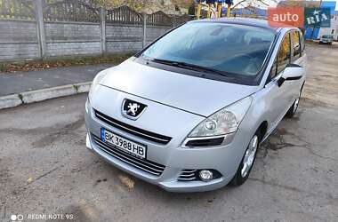 Микровэн Peugeot 5008 2010 в Остроге