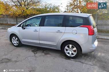 Микровэн Peugeot 5008 2010 в Остроге