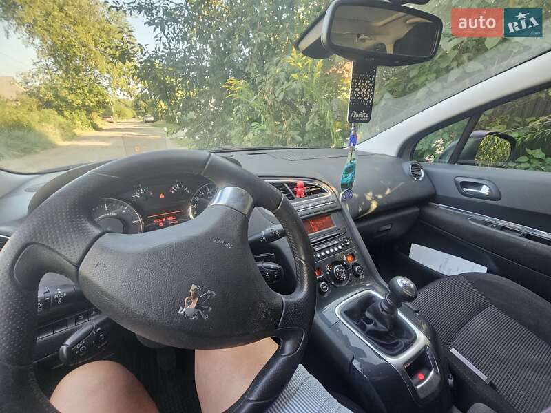 Микровэн Peugeot 5008 2010 в Носовке