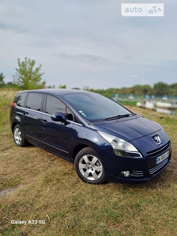 Микровэн Peugeot 5008 2010 в Дубно