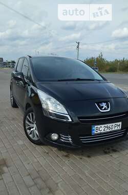 Микровэн Peugeot 5008 2013 в Новояворовске