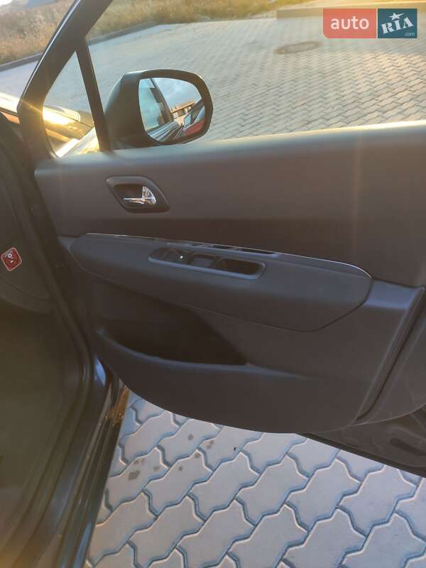 Микровэн Peugeot 5008 2012 в Львове