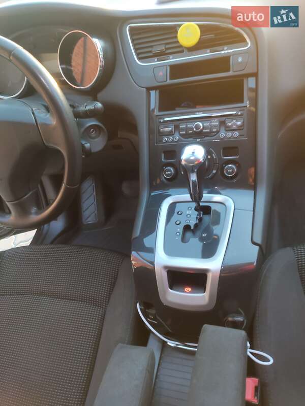 Микровэн Peugeot 5008 2012 в Львове