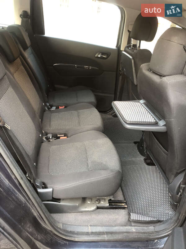 Мікровен Peugeot 5008 2011 в Трускавці