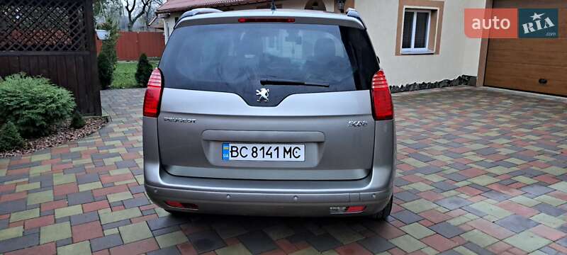 Мікровен Peugeot 5008 2012 в Стрию