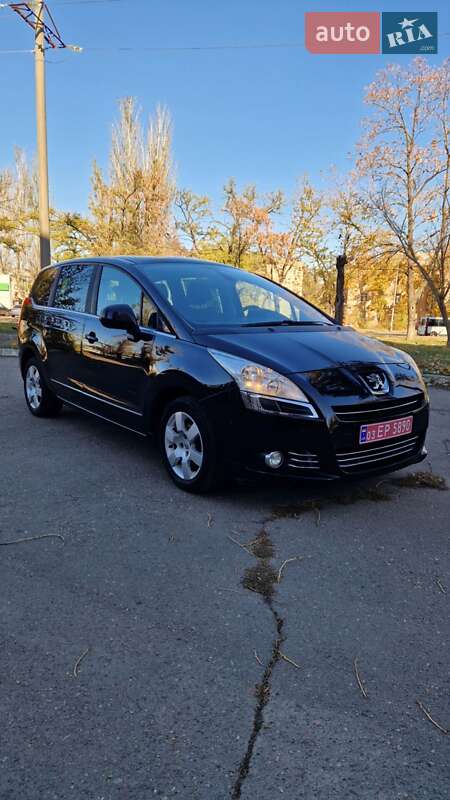 Микровэн Peugeot 5008 2011 в 