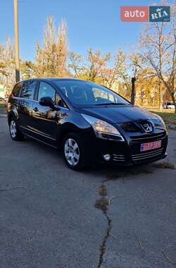 Микровэн Peugeot 5008 2011 в 