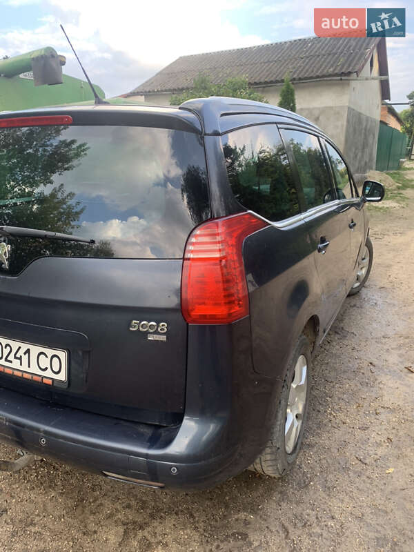 Мікровен Peugeot 5008 2013 в Волочиську