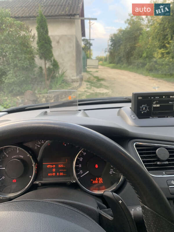 Мікровен Peugeot 5008 2013 в Волочиську