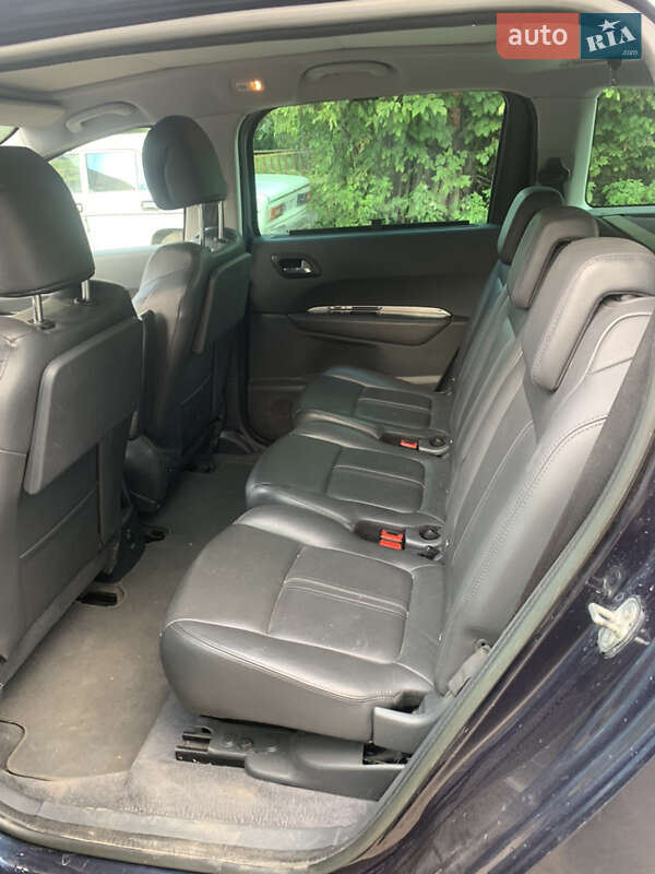 Мікровен Peugeot 5008 2013 в Волочиську