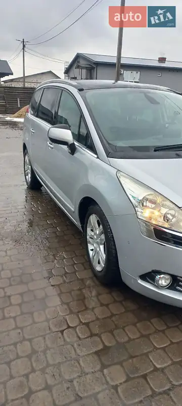 Peugeot 5008 2011