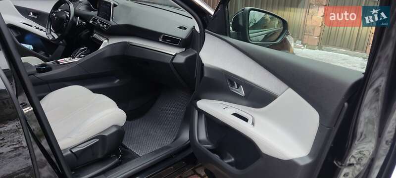 Внедорожник / Кроссовер Peugeot 5008 2017 в Ровно