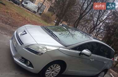 Микровэн Peugeot 5008 2011 в Киеве