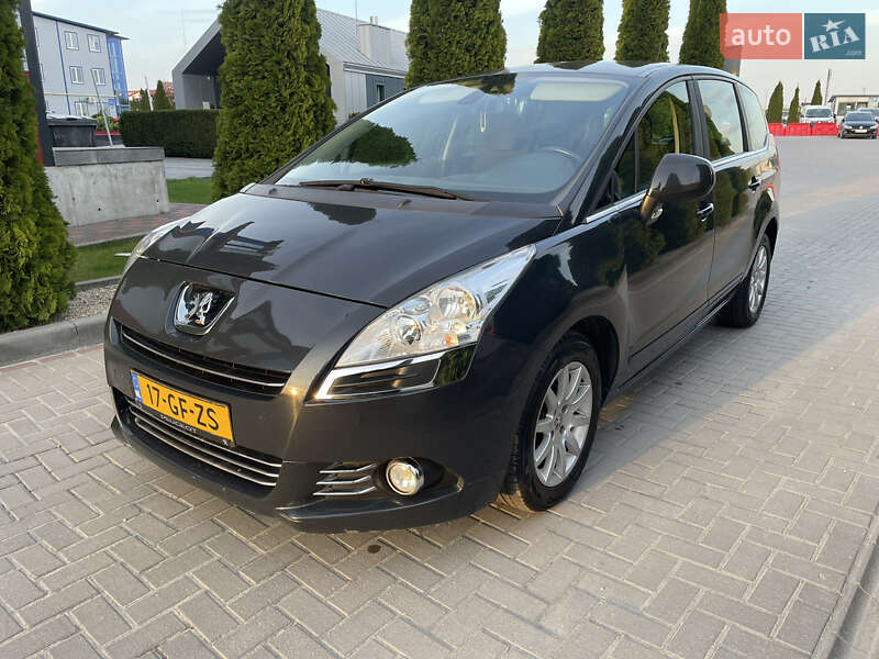 Микровэн Peugeot 5008 2011 в Городке