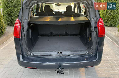 Микровэн Peugeot 5008 2011 в Городке