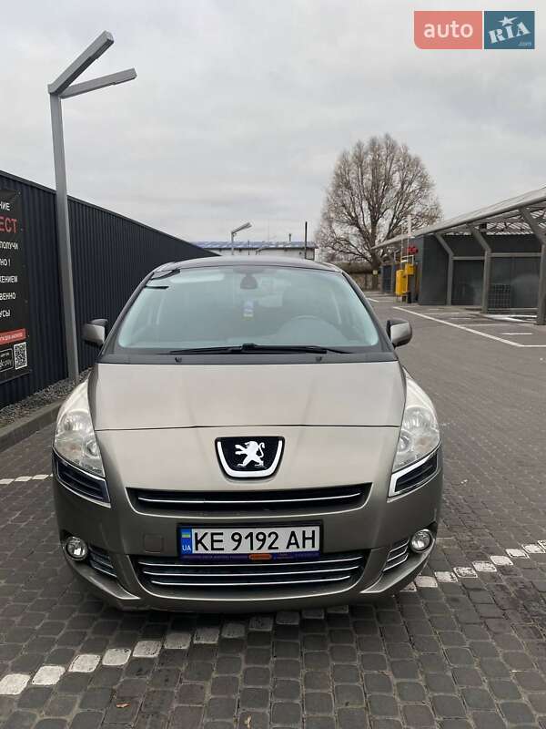 Микровэн Peugeot 5008 2011 в 