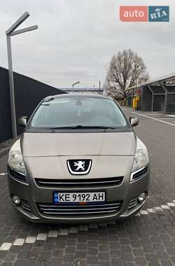 Микровэн Peugeot 5008 2011 в 