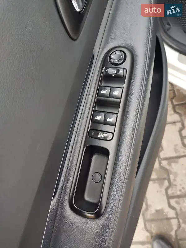 Peugeot 5008 2011