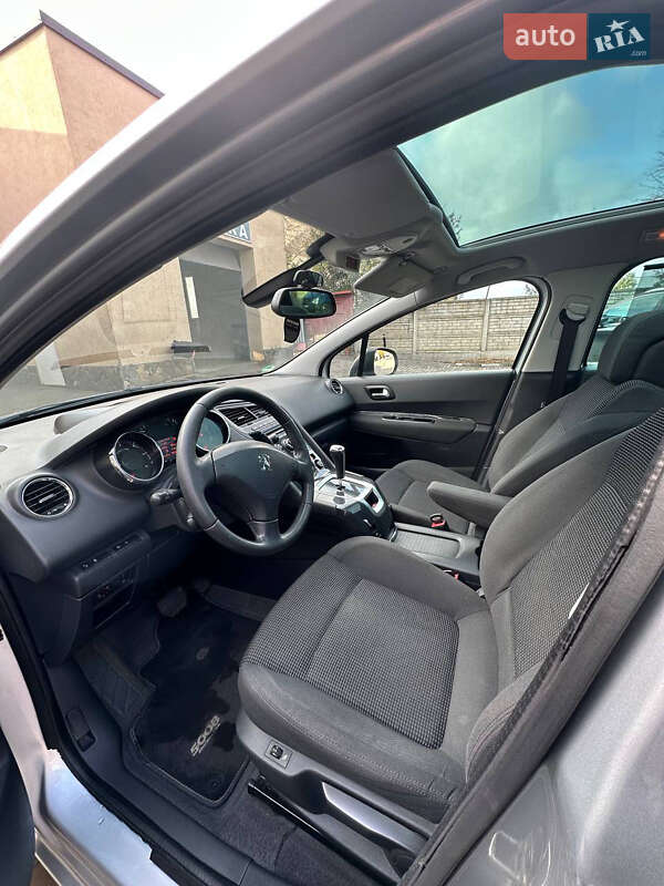 Микровэн Peugeot 5008 2013 в Владимире
