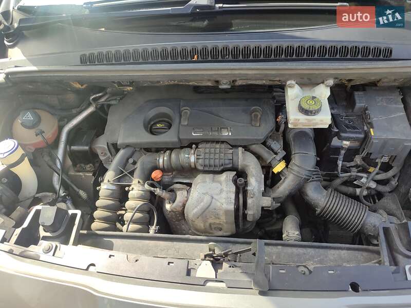 Микровэн Peugeot 5008 2012 в Киеве фото 16 Микровэн Peugeot 5008 2012 в Киеве