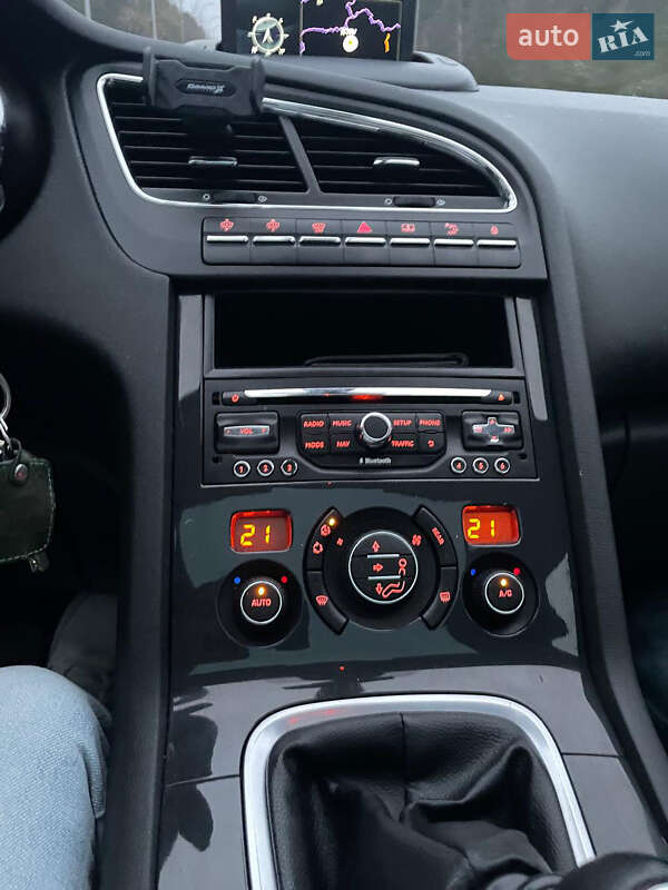 Мікровен Peugeot 5008 2015 в Козині