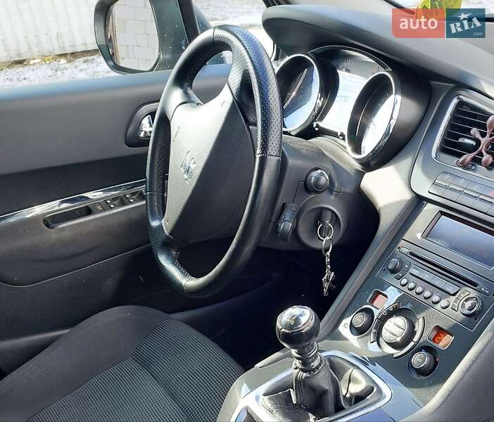 Мікровен Peugeot 5008 2011 в Бориславі