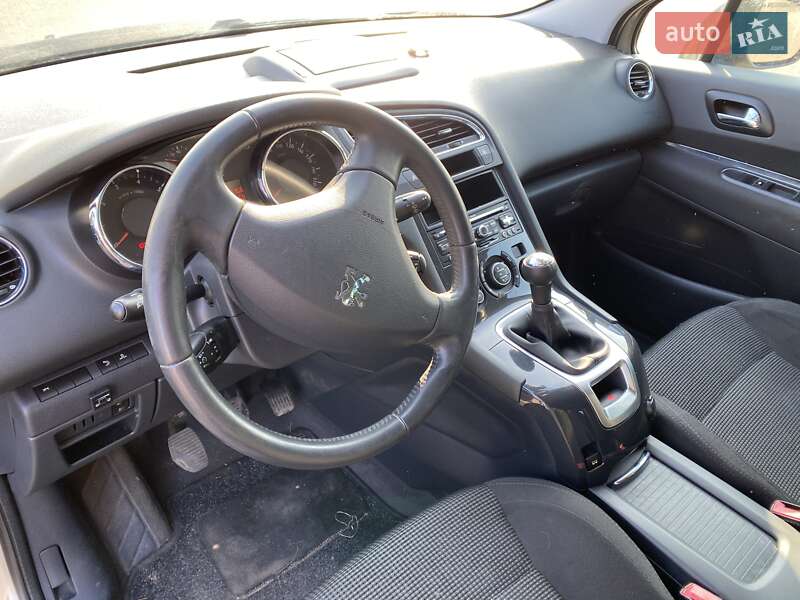 Микровэн Peugeot 5008 2011 в Одессе